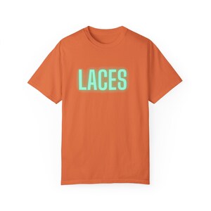 Kayla McBride Laces Frauen Professional Basketball 3x3 Unisex T-Shirt Bild 9