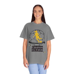 ローレン・フリン ユタ・ロイヤルズ FC レディース サッカー ユニセックス ガーメントダイ Tシャツ 画像 9