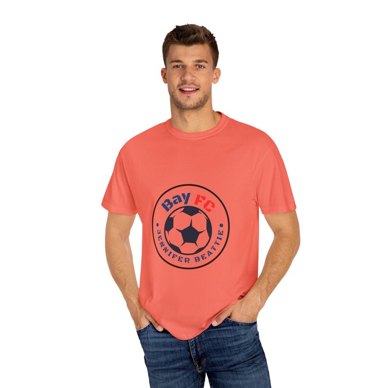 Jennifer Beattie Bay FC Women's Soccer Unisex Garment-Dyed T-shirt bild 3