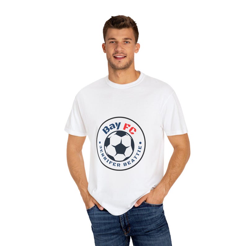 Jennifer Beattie Bay FC Women's Soccer Unisex Garment-Dyed T-shirt bild 1