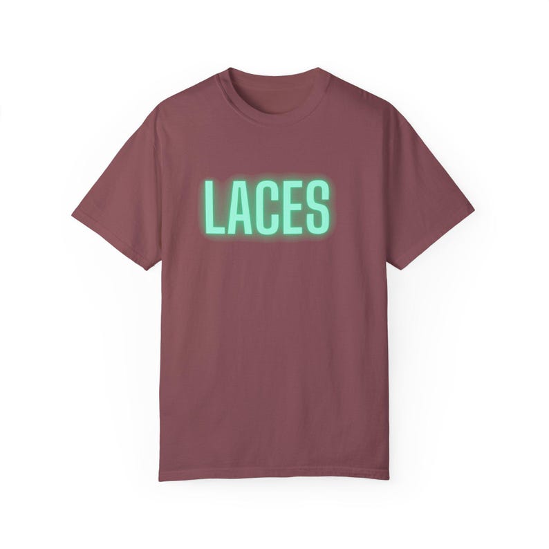 Kayla McBride Laces Frauen Professional Basketball 3x3 Unisex T-Shirt Bild 5
