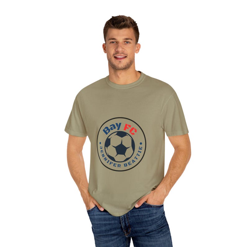 Jennifer Beattie Bay FC Women's Soccer Unisex Garment-Dyed T-shirt bild 6