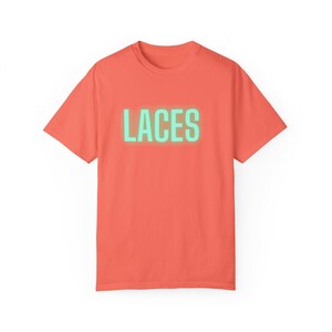 Kayla McBride Laces Frauen Professional Basketball 3x3 Unisex T-Shirt Bild 3