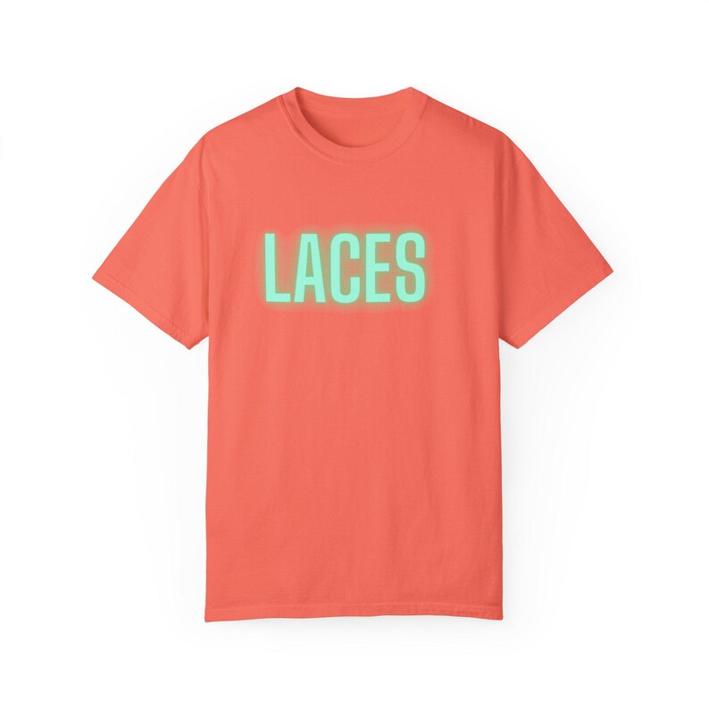 Kayla McBride Laces Frauen Professional Basketball 3x3 Unisex T-Shirt Bild 3