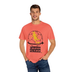 ローレン・フリン ユタ・ロイヤルズ FC レディース サッカー ユニセックス ガーメントダイ Tシャツ 画像 3