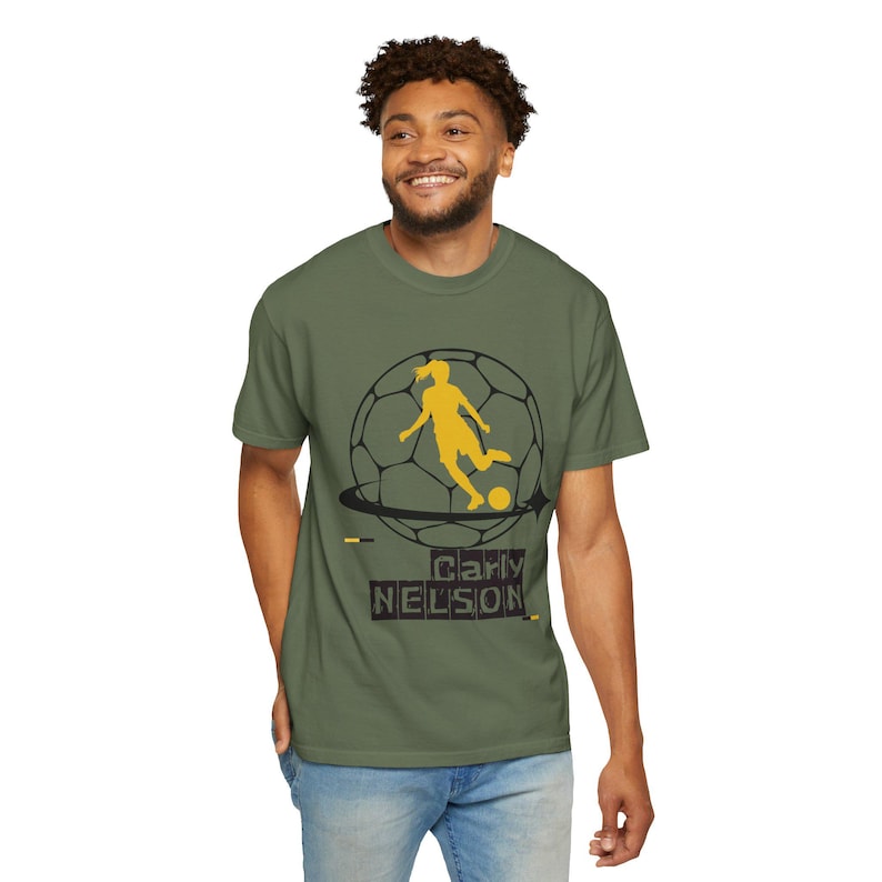 Carly Nelson Utah Royals FC Frauen Fußball Unisex Garment-Dyed T-Shirt Bild 10