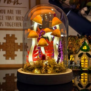 Enchanted Mushroom Lamp with Dried Flowers – Handmade Glass Dome LED Night Light – Woodland Fairycore Decor, Unique Gift for Her