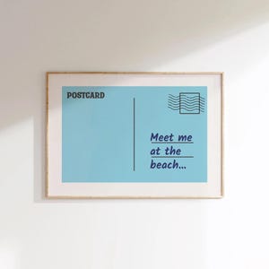 Impresión de postal "Encuéntrame en la playa", decoración de vaquera costera, arte de pared costero, texto azul, decoración de dormitorio universitario, impresión estética de moda
