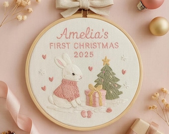 Adorno navideño para bebé hecho a mano: decoración de aro bordada personalizada