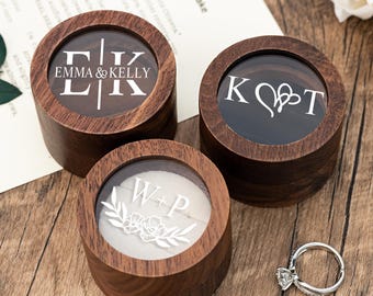 Caja para anillos de boda, ideal como regalo para parejas. Caja de nogal con monograma personalizado. Caja para anillos de compromiso o despedida de soltera.
