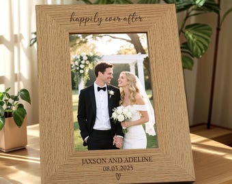 Personalisierte Verlobungsgeschenk für frisch verlobte Paar, gravierte Bilderrahmen, Holzpaar Bilderrahmen, Hochzeitsgeschenk für Brautpaar Geschenke