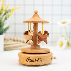 Caja de música de madera, caja de música con nombre grabado, recuerdo de carrusel musical de bailarina de madera, regalo para baby shower, regalos para niños, decoración de habitación infantil.