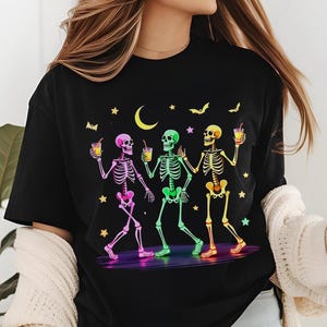 ネオンスケルトン パーティー シャツ | 暗闇で光るハロウィン T シャツ | 不気味なドリンク スクワッド | パーティー好きの方へ | ダンシング スケルトン ギフト | 女の子が光るパーティー