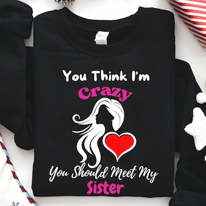 Lustiges Schwester-Zitat SVG, Sie denken, ich bin verrückt, Sie sollten meine Schwester treffen, Cricut Cut-Datei, Familientreffen-Shirt-Design, frecher Schwesterwitz PNG