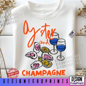Puede incluir: Sudadera blanca con un gr&aacute;fico naranja de "Oyster and Champagne". El dise&ntilde;o incluye ilustraciones de ostras, rodajas de lim&oacute;n y dos copas de vino llenas de l&iacute;quido azul. Tambi&eacute;n es visible el texto "DESIGN EchoPrints".
