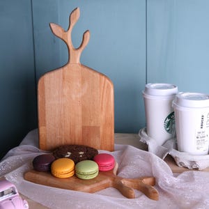 Branch Handle Wooden Cutting Board Set - Serving and Chopping Board Set  - Large Cutting Board 34x18cm Small Cutting Board 29x16cm