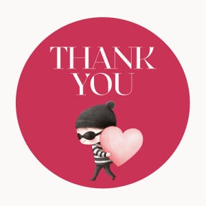 Pu&ograve; includere: Un cerchio rosso con il testo "THANK YOU" in bianco. Un personaggio dei cartoni animati con un cappello nero, occhiali da sole neri e una camicia a righe tiene un cuore rosa.