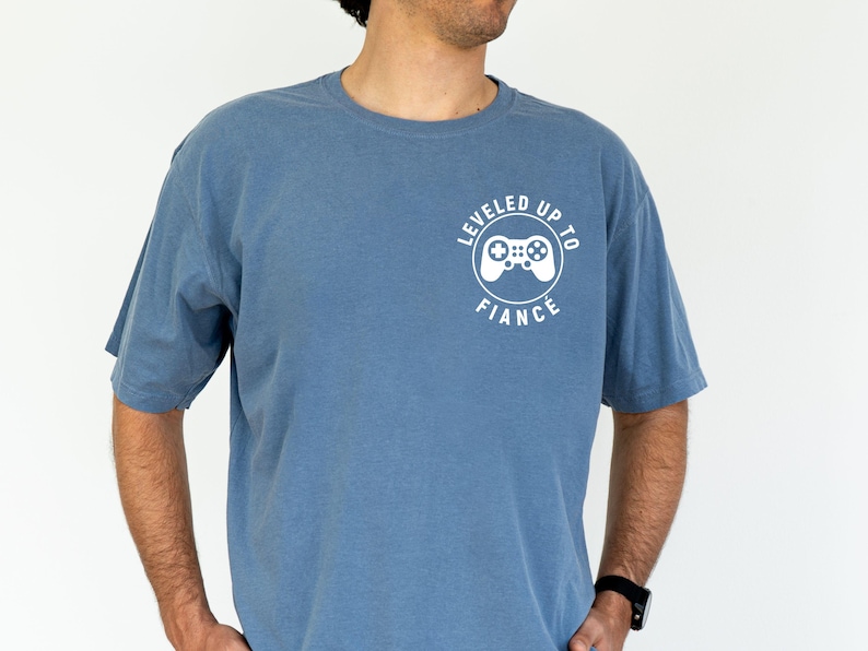 Leveled Up To Fiance Shirt, Bachelor Shirts Comfort Colors®, Funny Engagement Gifts For Gamer, Engagement Shirts, Newly Engaged Gifts Bild 5
