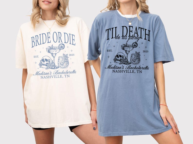 Peut inclure: Deux t-shirts bleu clair avec un motif de cr&acirc;ne et d'os crois&eacute;s et du texte qui dit "Bride or Die" et "Til Death do us party" avec l'ann&eacute;e 2025 et le texte "Madison's Bachelorette Nashville, TN".