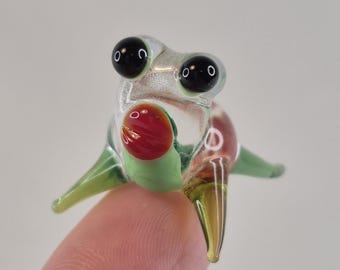Mini Glass Frog Figurine: Handmade Lampwork Collectible