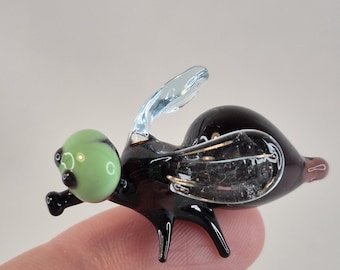 Mini Glass Fly – Handmade Lampwork Figurine, Small Insect Collectible Decor