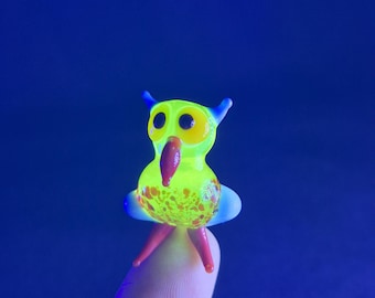 Mini Uranium Glass Owl – Handmade Lampwork Figurine, Glowing Collectible Bird Decor