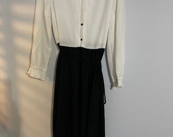Vintage 1980s Black & White Polyester Pleated Bodice Ruffled Neck Dres Large Vintage 1980s Black & White Polyester Pleated Bodice Ruffled Neck Dres Large