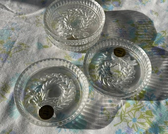 GORGEOUS Vintage CHRISTMAS Lead CRYSTAL Set of 4 Coasters with Wreath