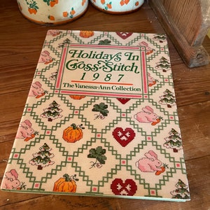 Vintage CROSS -STITCH Book Holidays In Cross-Stitch 1987