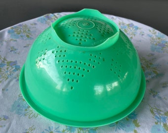 Vintage Green TUPPERWARE Strainer COLANDER Salad Bowl