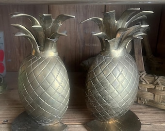 Vintage mässingsbokstöd i ananas från mitten av århundradet