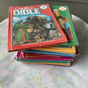 Lot de 9 livres BIBLIQUE POUR ENFANTS illustrés en couleur