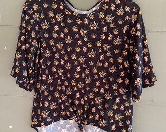 CUTE Vintage 90s GRUNGE Floral Top small to medium