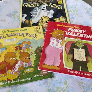 Vintage Lot of 3 BERENSTAIN BEARS Holiday BOOKS Easter Valentine and Halloween