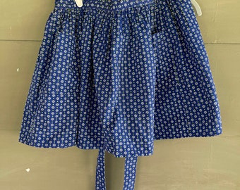 CUTE Vintage Navy Blue APRON With white FLOWERS