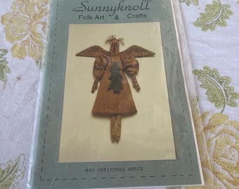 Vintage Sunnyknoll CHRISTMAS ANNIE Folk Art PRIMITIVE Pattern Crafts