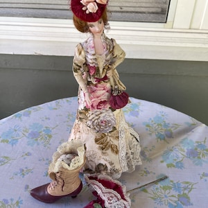 Lot de figurines vintage femme et chaussures VICTORIAN