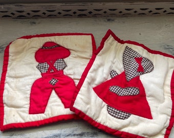 LEUKE Vintage ROOD & WITTE keukenjongen en meisje pannenlappen