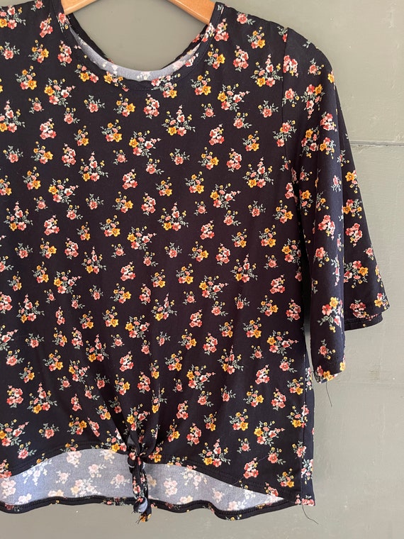 CUTE Vintage 90s GRUNGE Floral Top small to medium - image 2