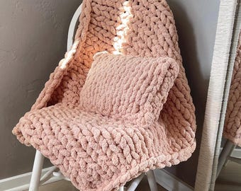Ensemble couverture et coussin TAILLE BÉBÉ Beige Grosse maille | Fait main | Cadeau | baby shower | anniversaire | Couverture à tricoter bébé né