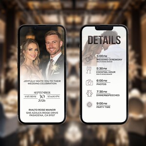 Może przedstawiać: Dwa smartfony wyświetlające szczeg&oacute;ły zaproszenia ślubnego. Jeden pokazuje parę i tekst "Joyfully invite you to their wedding celebration" z datą, godziną i miejscem. Drugi pokazuje harmonogram ślubu, w tym ceremonię, koktajl, zdjęcia, obiad i imprezę.