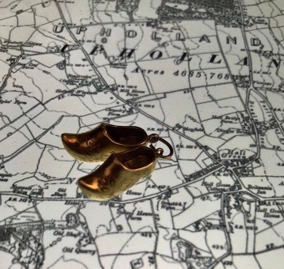 Dutch Shoes Charm - 14k gold - Art Deco - travel c