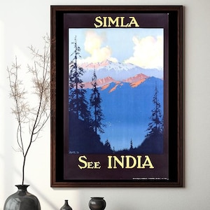 Puede incluir: Póster de viaje vintage enmarcado para Simla, India. El póster presenta un paisaje montañoso con picos nevados, pinos y un cielo azul. Las palabras "SIMLA" y "SEE INDIA" están en letras doradas.