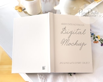 Mockup de diário, caderno de fotografia real de capa dura aberta, arquivos PSD e JPG, mockup digital de luz natural, compatível com Printify Matte Journal