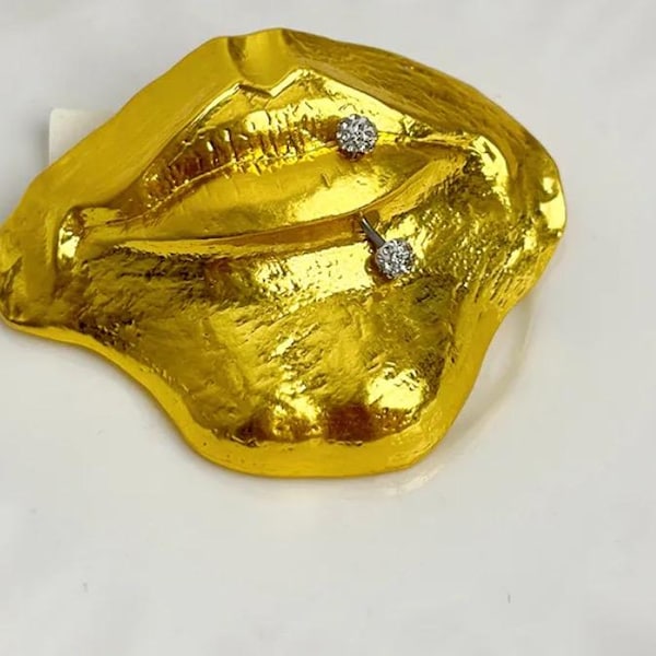 Schiaparelli inspired mouth brooch
