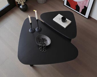Tavolino da caffè nero minimalista, tavolino da caffè fatto a mano, tavolo rotondo in legno, tavolino da caffè in stile metà secolo, design a basso profilo, arredamento per soggiorno.