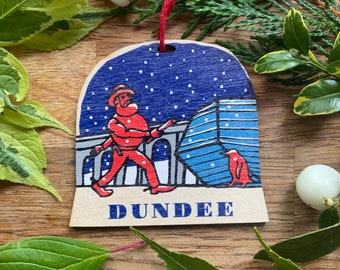 Dundee snow globe decoration