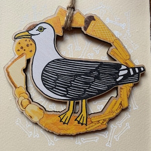 Seagull food thief wooden decoration