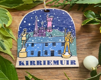 Kirriemuir snow globe decoration