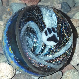cremation pawprint vortex ash marble keepsake memorial for pet ashes remembrance orb sphere handmade one of a kind for you by Crisanti glass zdjęcie 4